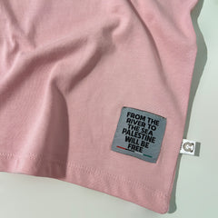 تي شيرت أساسي باللون الوردي الحار